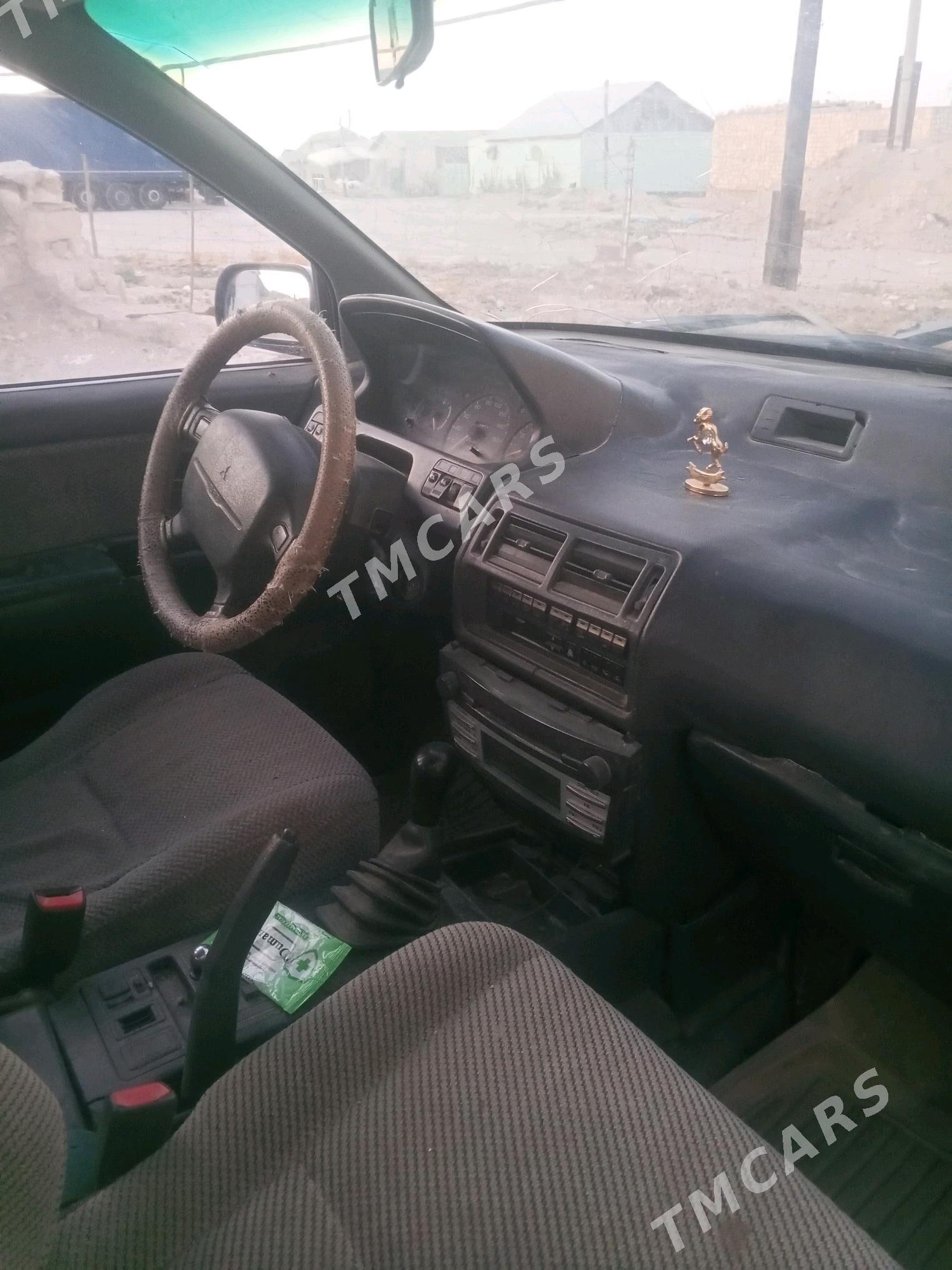 Mitsubishi Chariot 1993 - 13 000 TMT - Туркменбаши - img 3