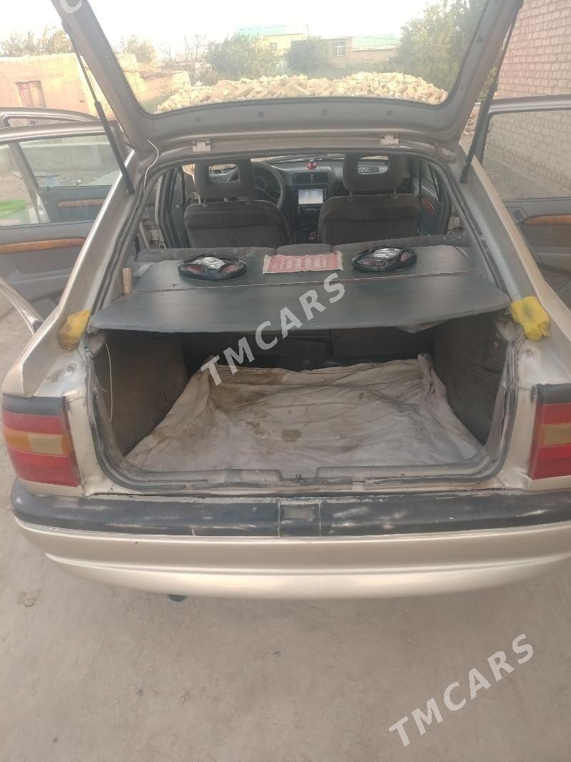 Opel Vectra 1993 - 30 000 TMT - Дянев - img 3