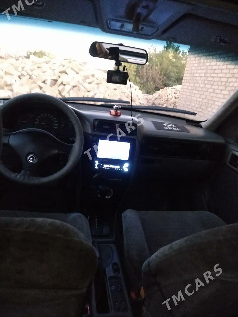 Opel Vectra 1993 - 30 000 TMT - Дянев - img 2