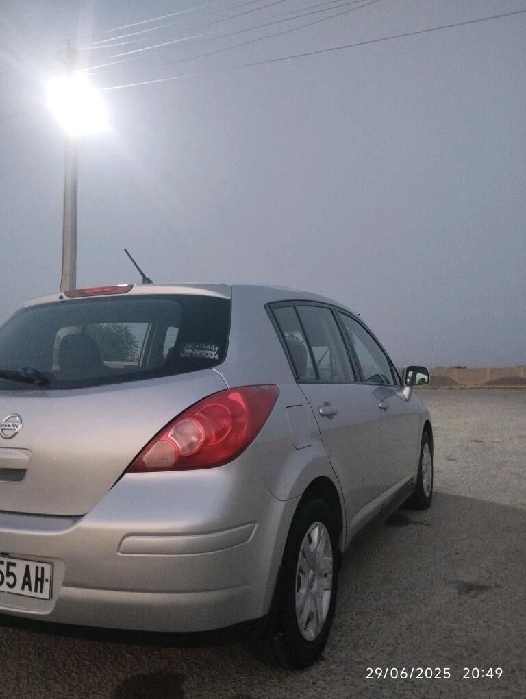 Nissan Versa 2011 - 130 000 TMT - Кака - img 6