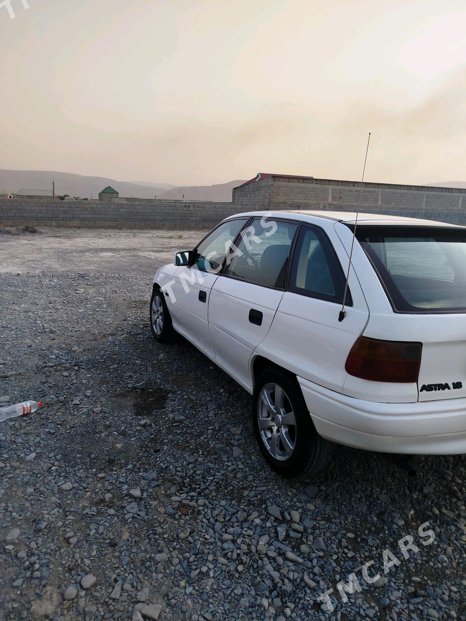 Opel Astra 1991 - 34 000 TMT - Бахарден - img 4
