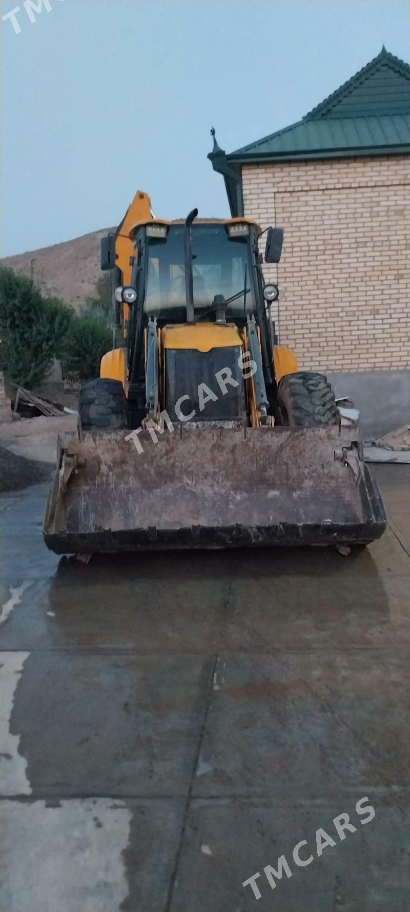JCB 4CX ECO 2010 - 500 000 TMT - Köýtendag - img 2