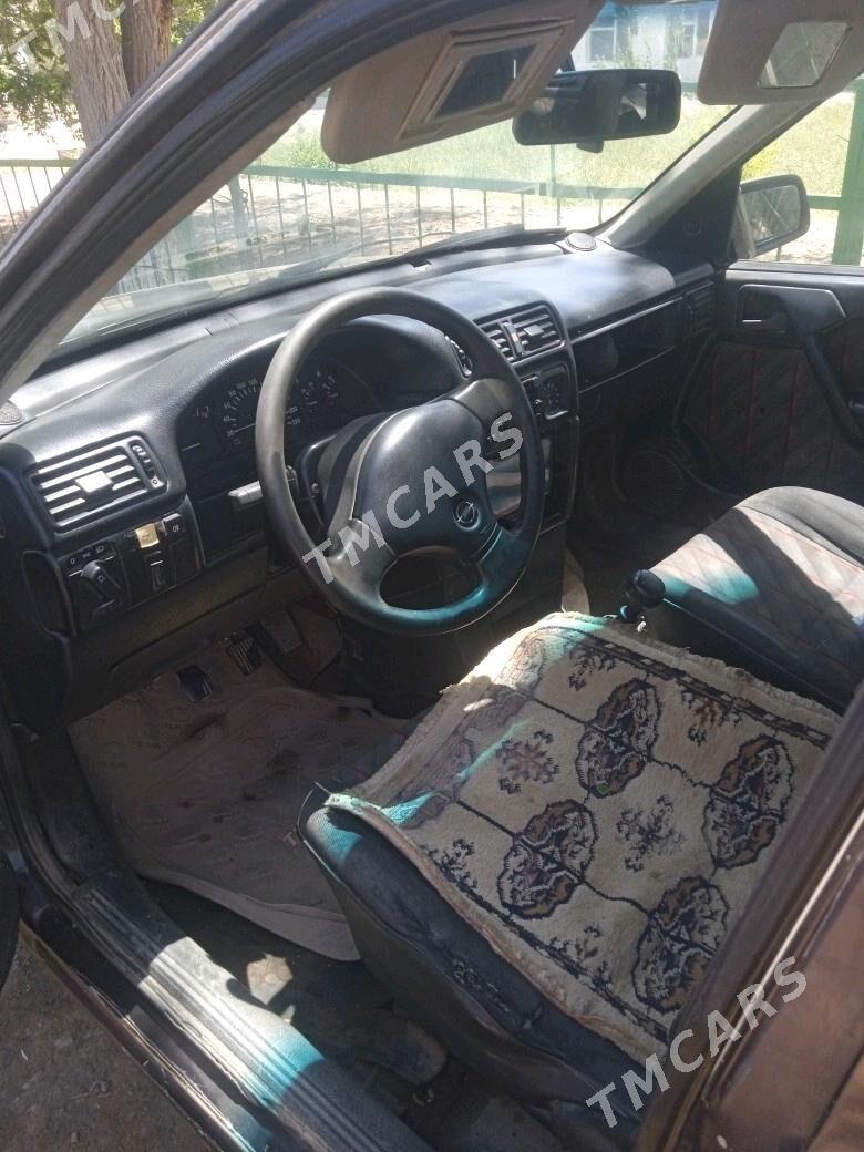 Opel Vectra 1992 - 25 000 TMT - Губадаг - img 2