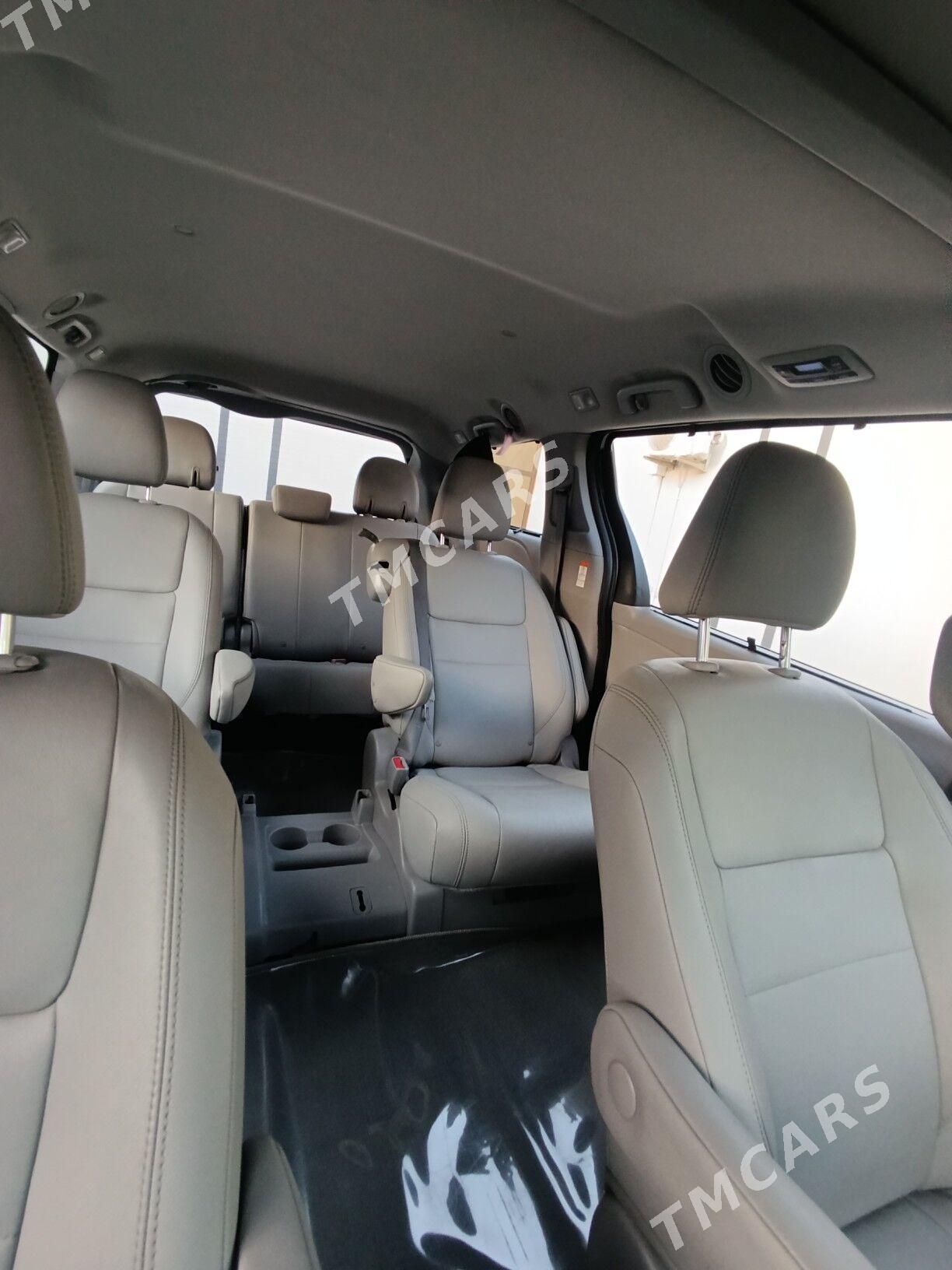 Toyota Sienna 2019 - 420 000 TMT - Мары - img 2