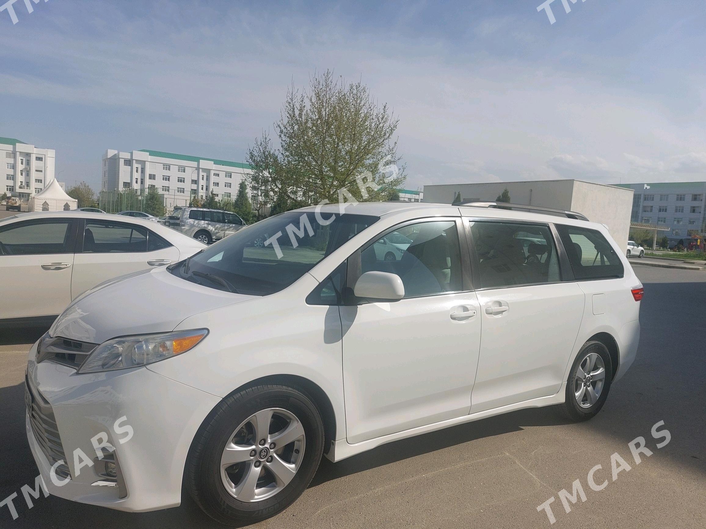 Toyota Sienna 2018 - 330 000 TMT - Ak bugdaý etraby - img 2