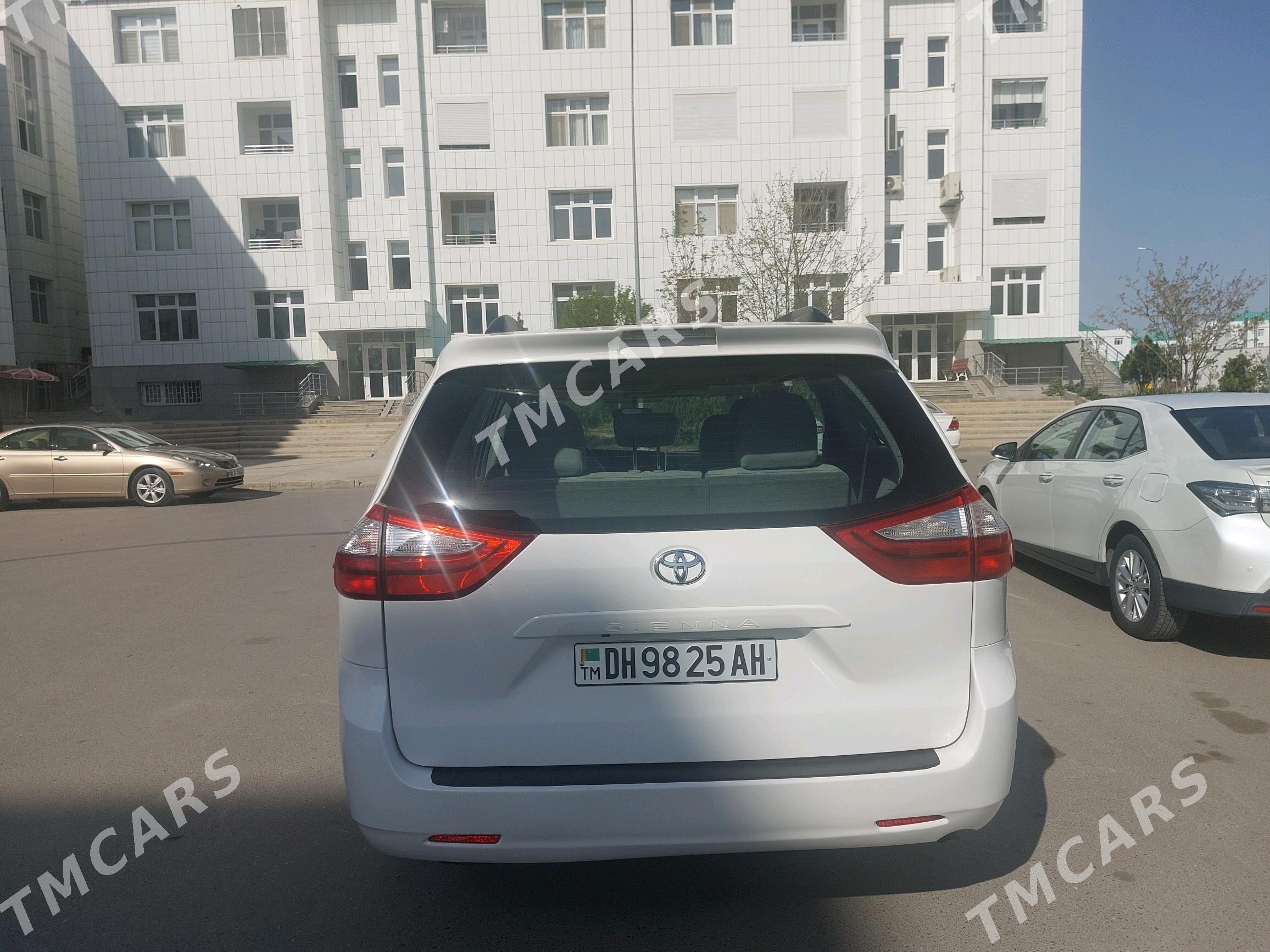 Toyota Sienna 2018 - 330 000 TMT - Ak bugdaý etraby - img 4