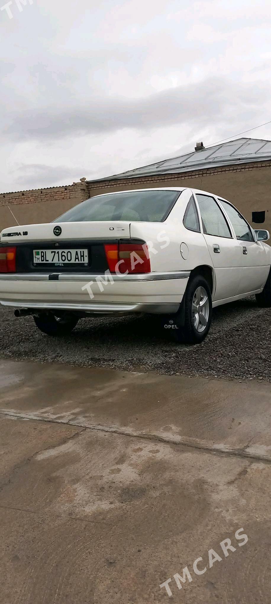 Opel Vectra 1992 - 25 000 TMT - Бахарден - img 3