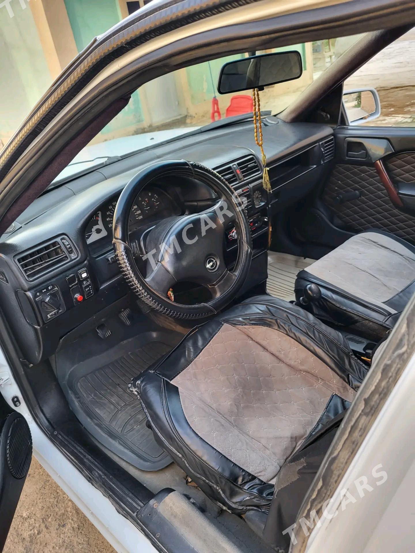 Opel Vectra 1990 - 40 000 TMT - Векильбазар - img 4