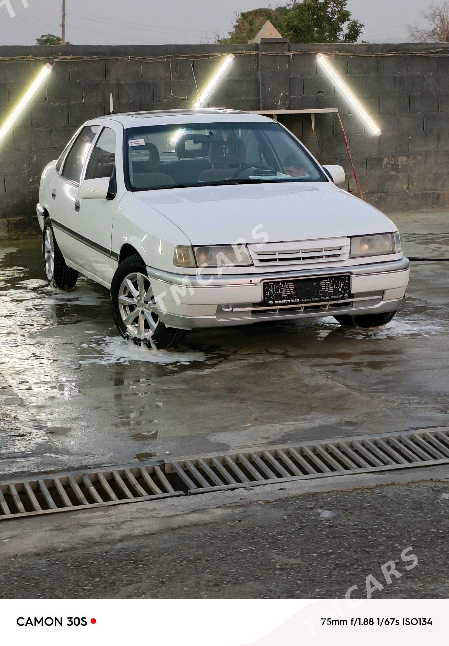 Opel Vectra 1989 - 42 000 TMT - Бахарден - img 2