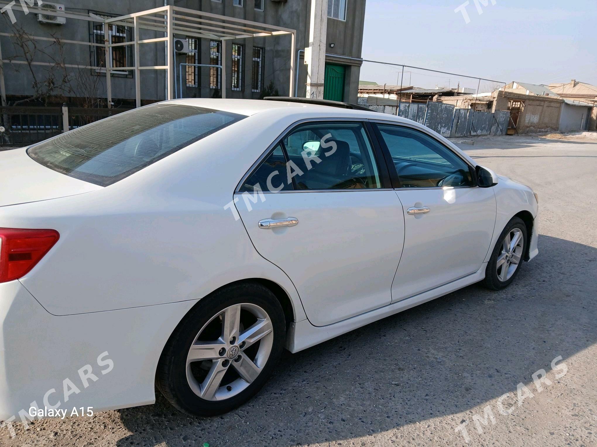 Toyota Camry 2012 - 200 000 TMT - Дашогуз - img 3