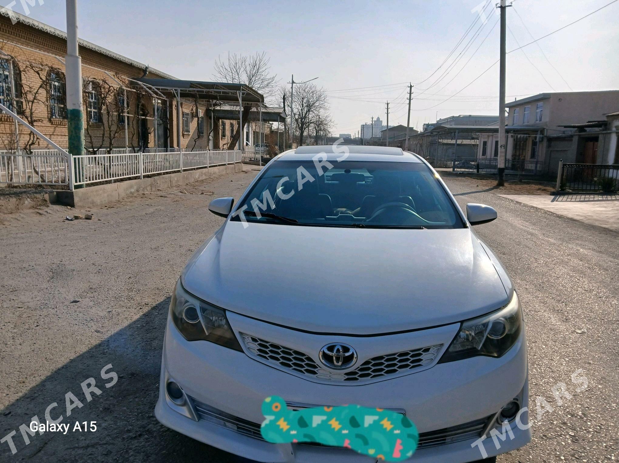 Toyota Camry 2012 - 200 000 TMT - Дашогуз - img 4