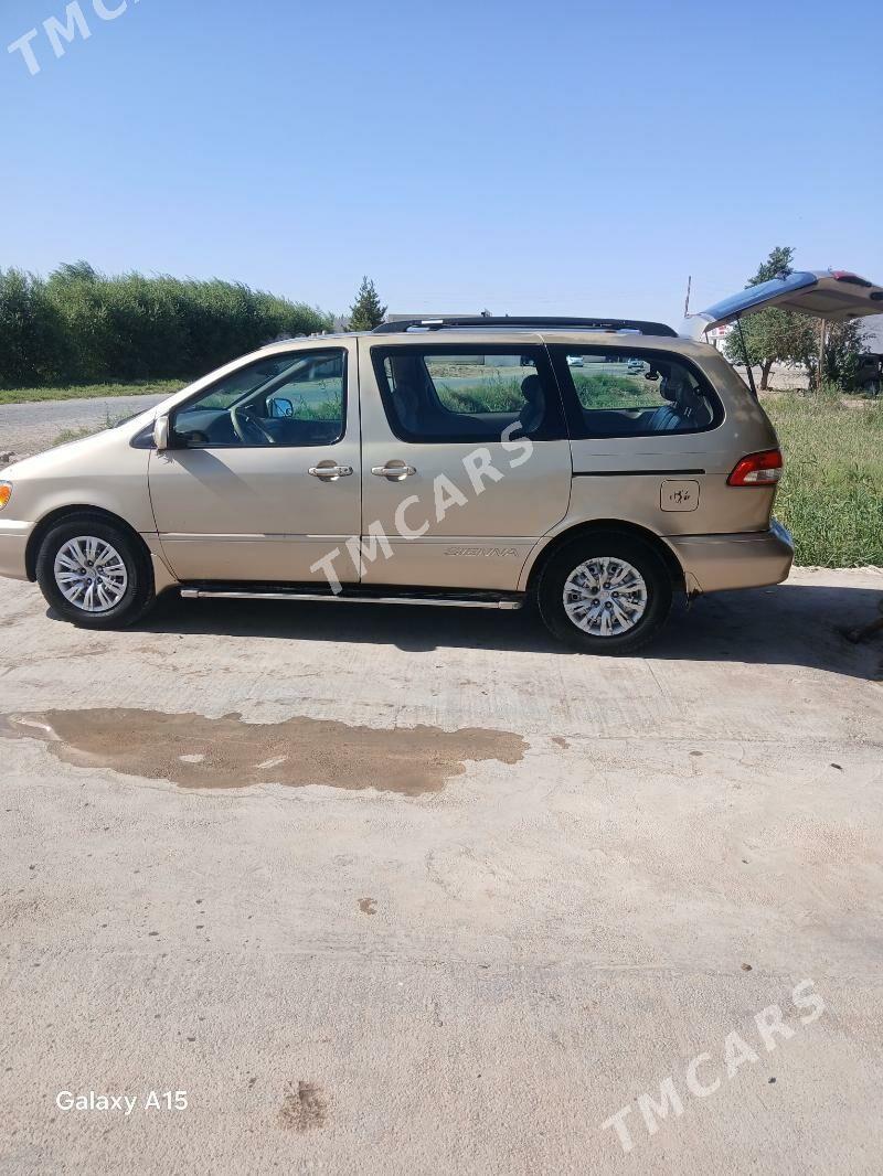 Toyota Sienna 2001 - 140 000 TMT - Векильбазар - img 4