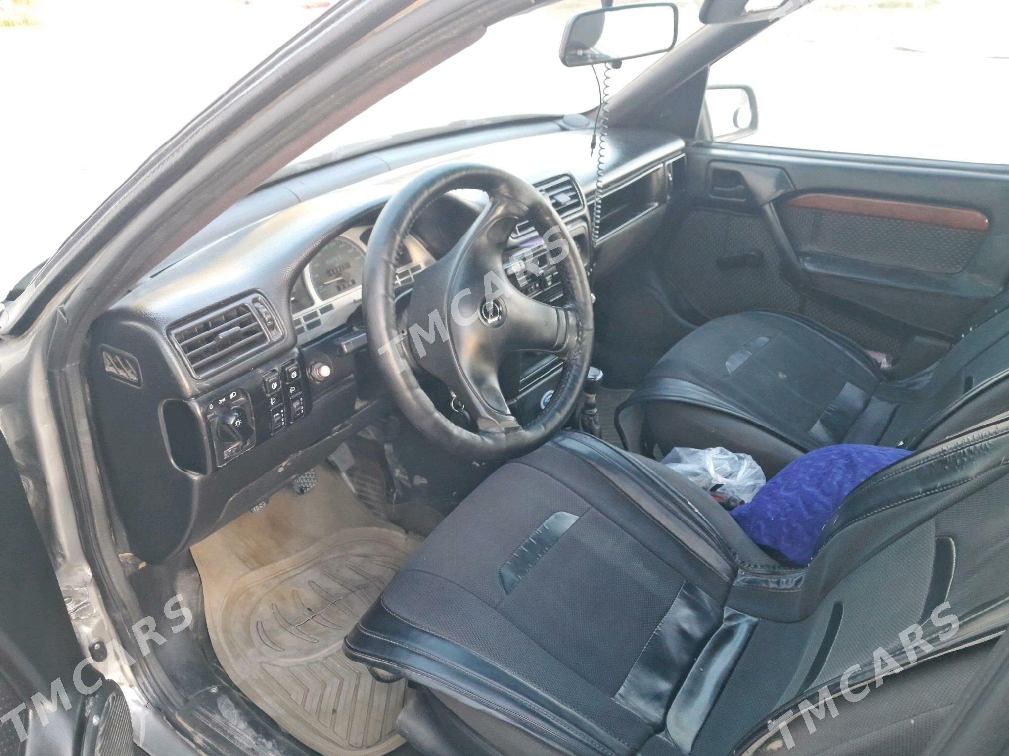 Opel Vectra 1993 - 30 000 TMT - Garadamak - img 2
