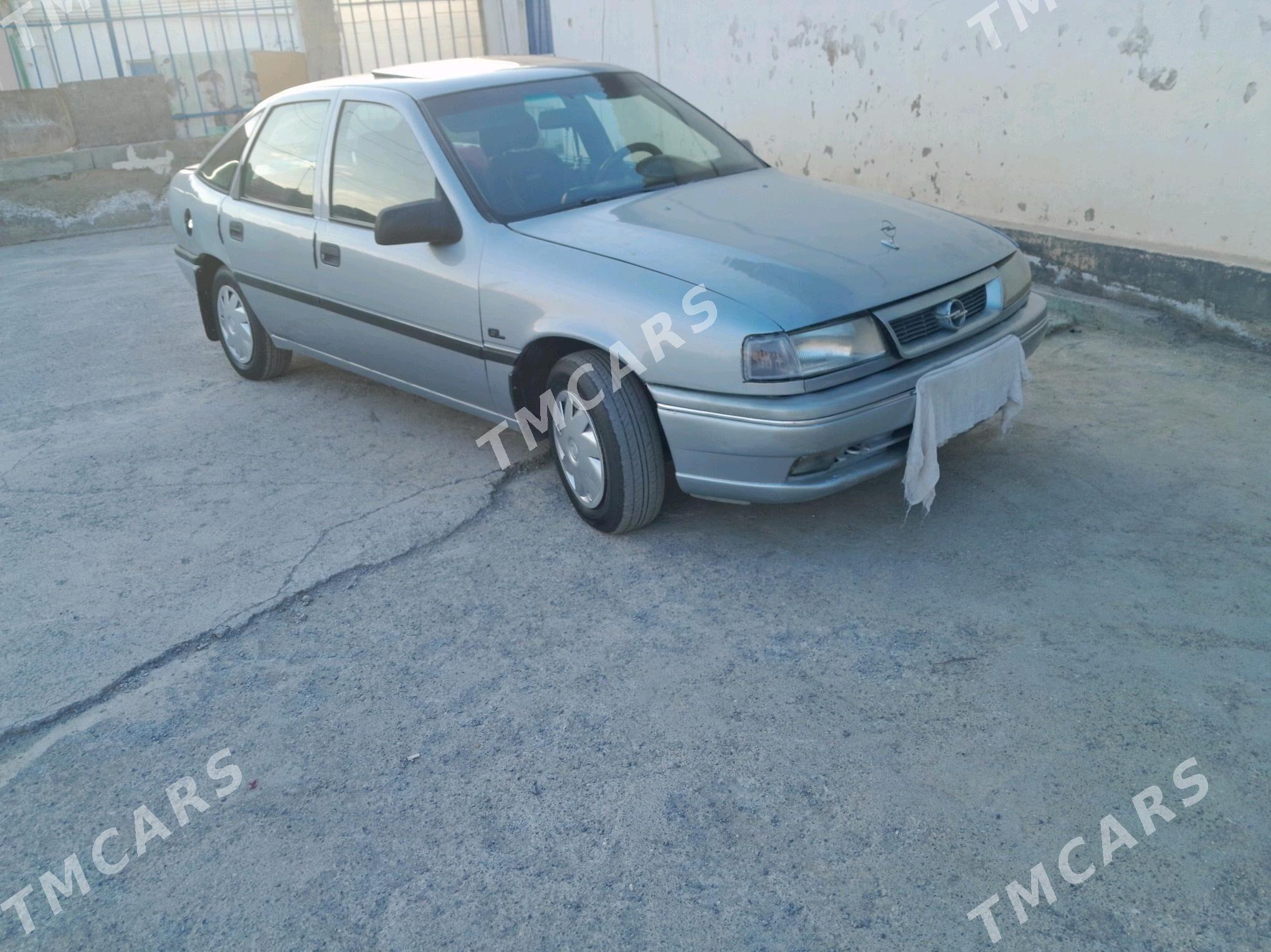 Opel Vectra 1993 - 30 000 TMT - Garadamak - img 5