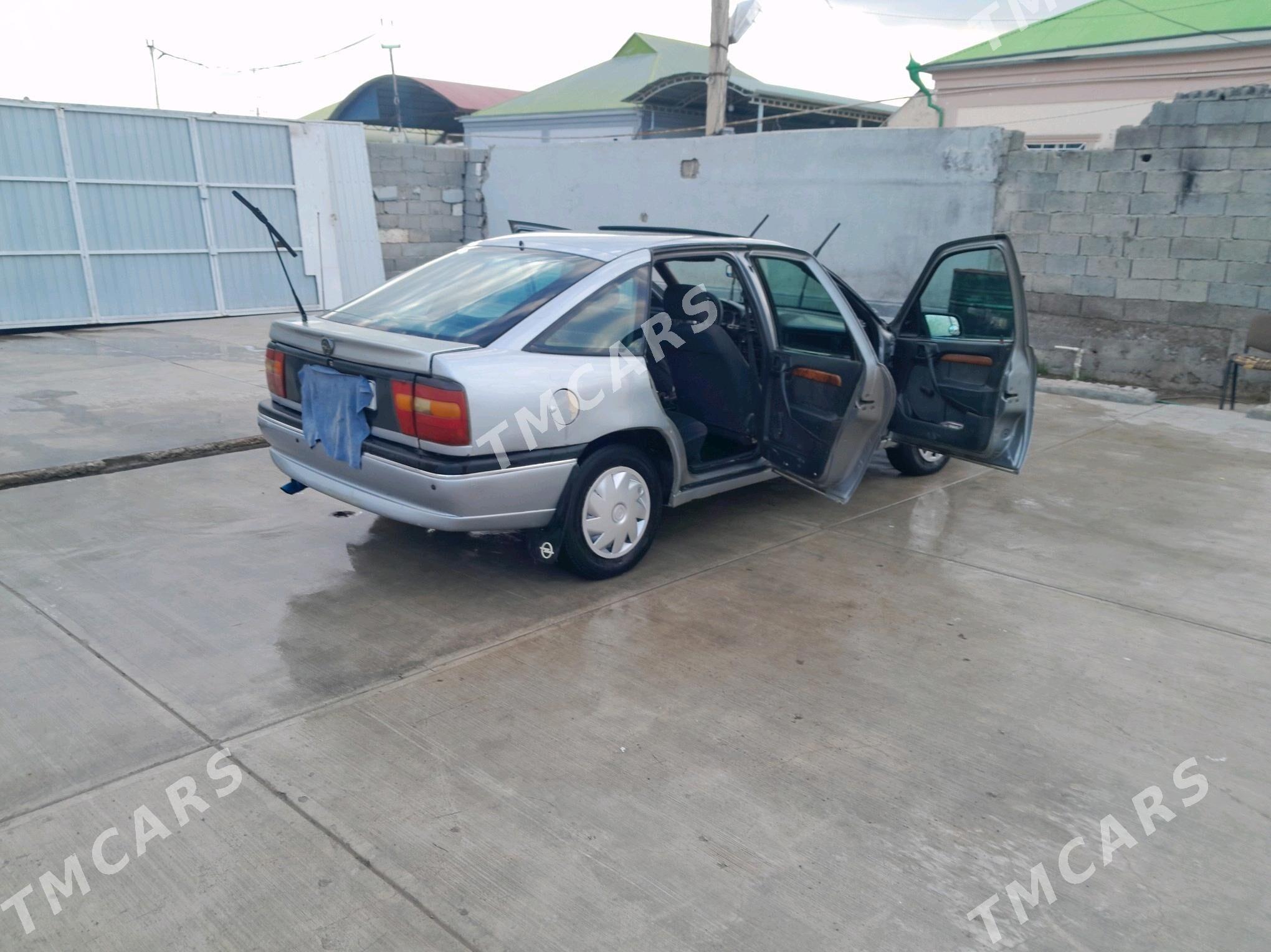 Opel Vectra 1993 - 30 000 TMT - Garadamak - img 8