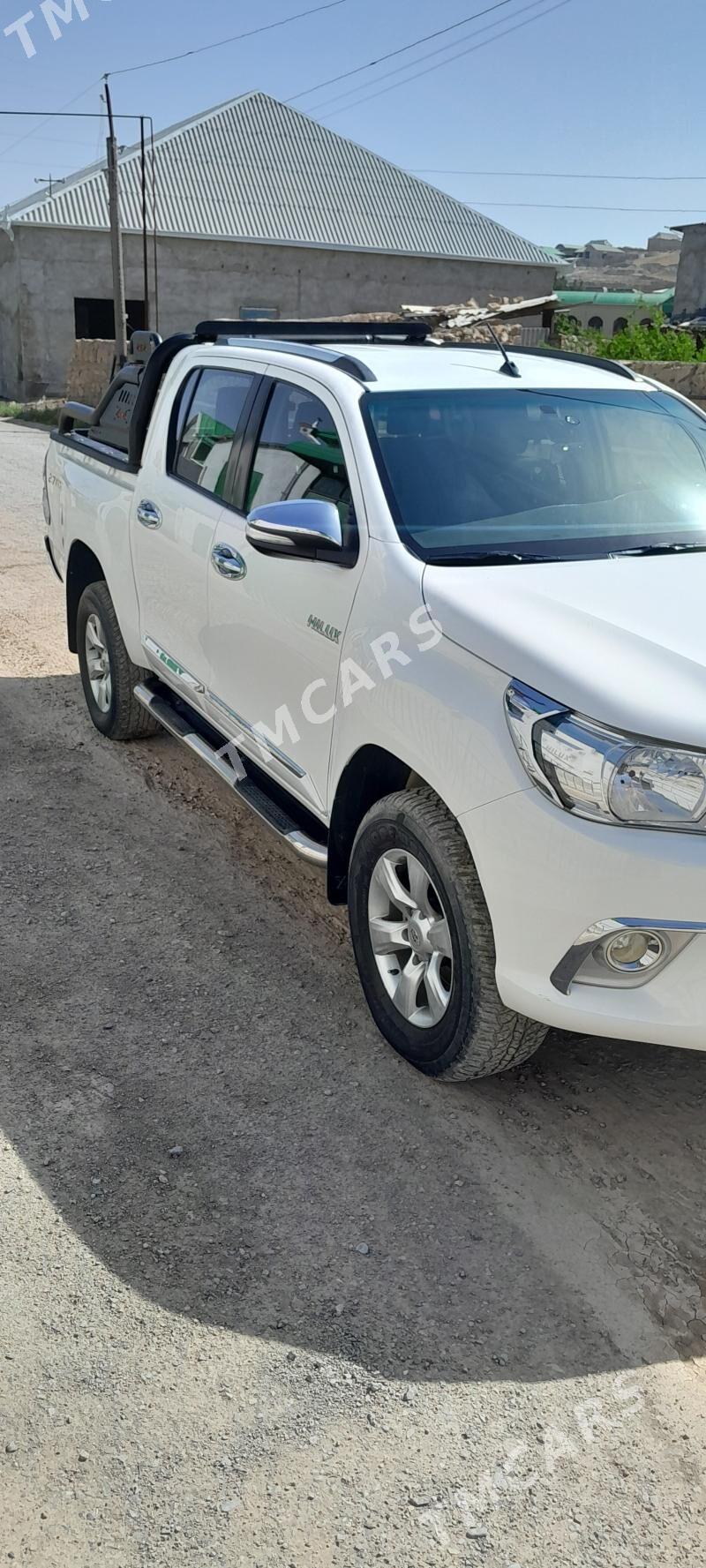 Toyota Hilux 2016 - 475 000 TMT - Магданлы - img 4