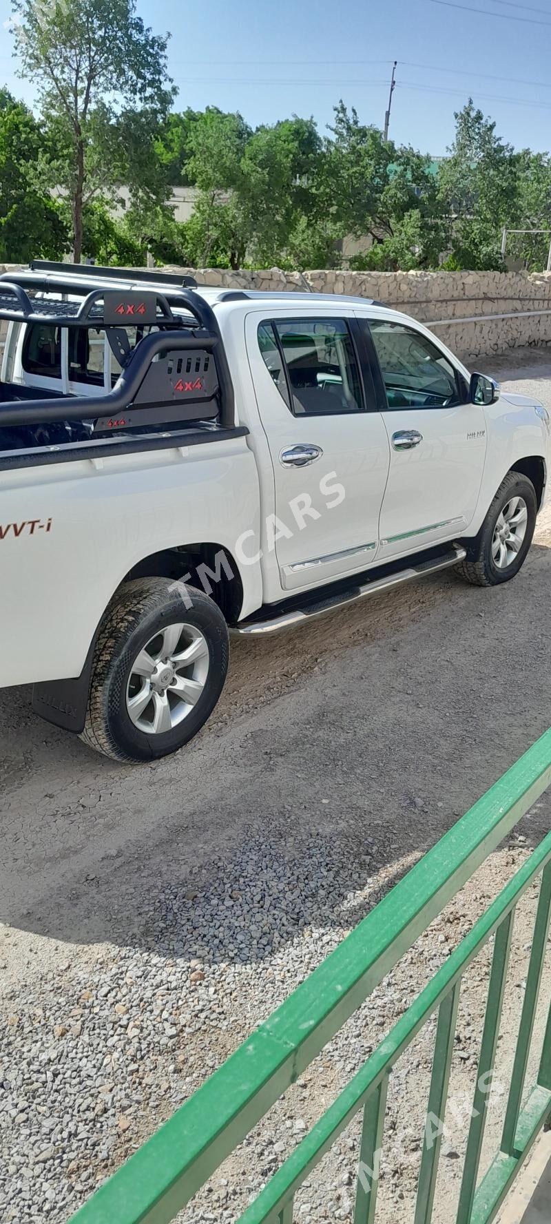 Toyota Hilux 2016 - 475 000 TMT - Магданлы - img 6