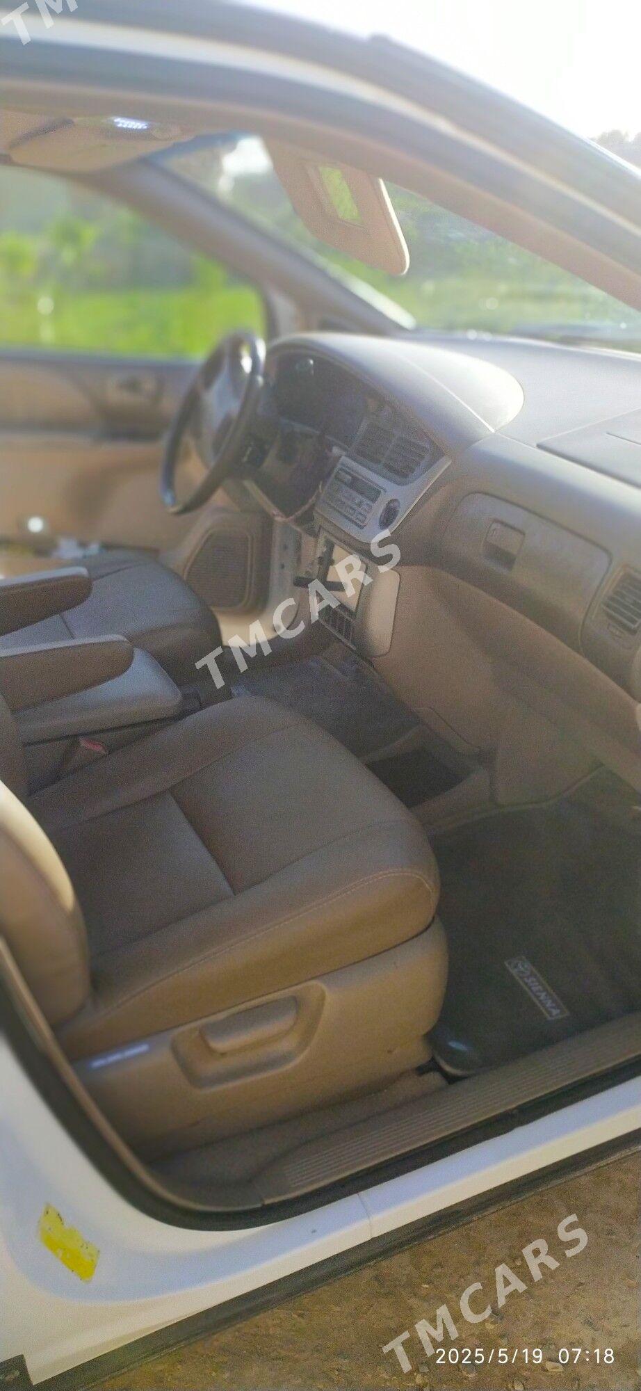 Toyota Sienna 2002 - 165 000 TMT - Векильбазар - img 10