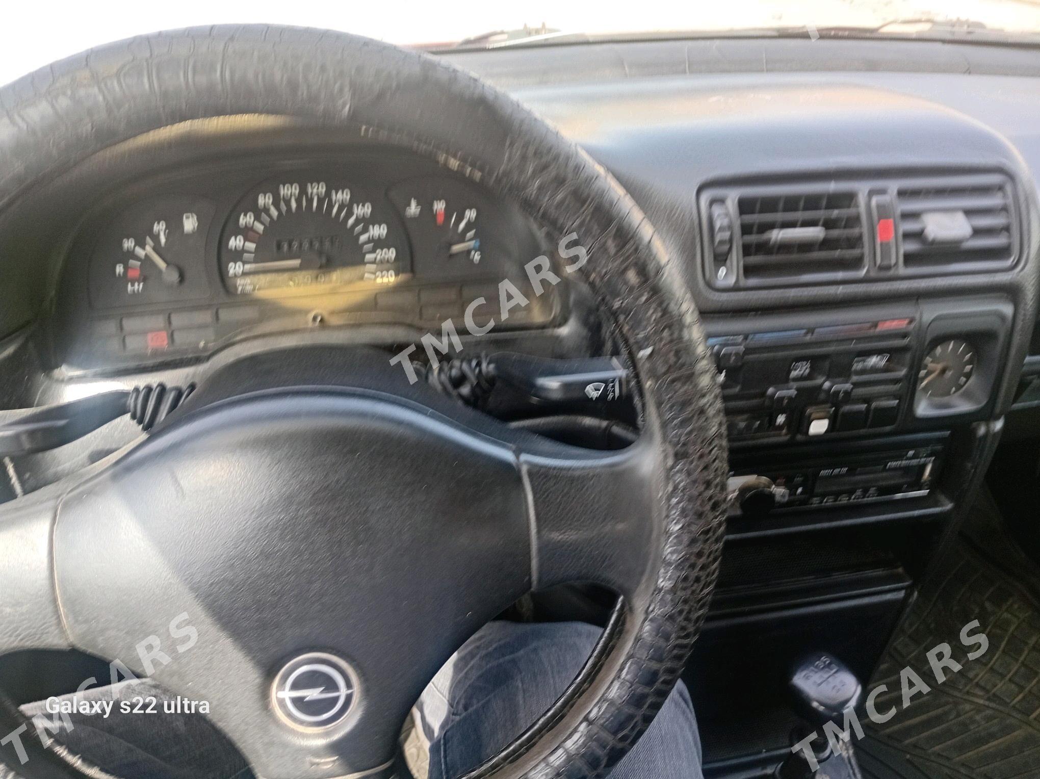 Opel Vectra 1989 - 27 000 TMT - Мары - img 3