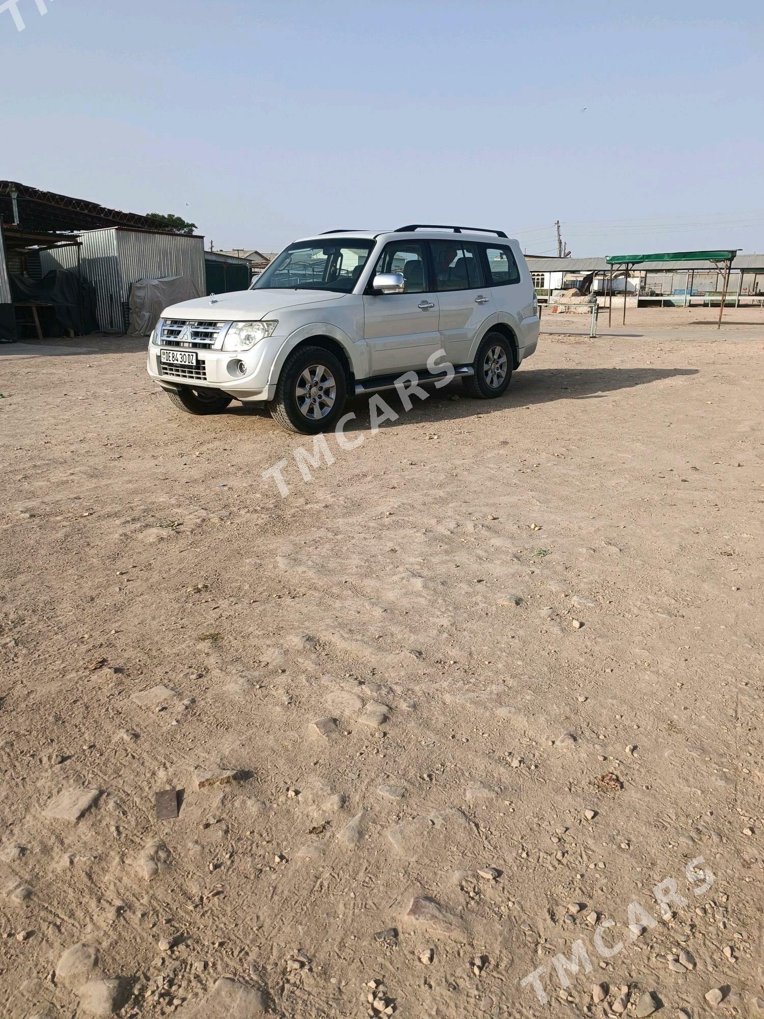 Mitsubishi Pajero 2014 - 260 000 TMT - Дашогуз - img 2
