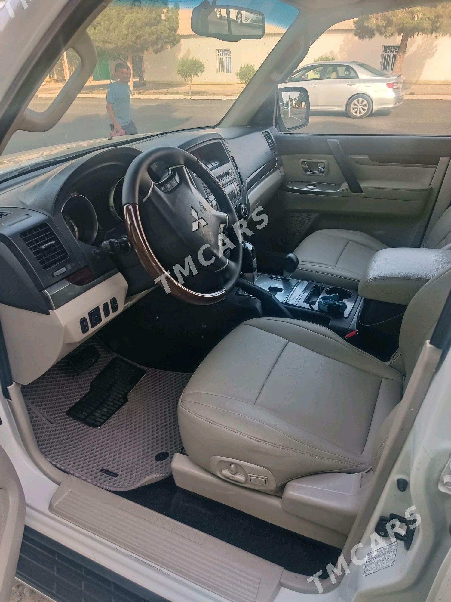 Mitsubishi Pajero 2014 - 260 000 TMT - Дашогуз - img 3