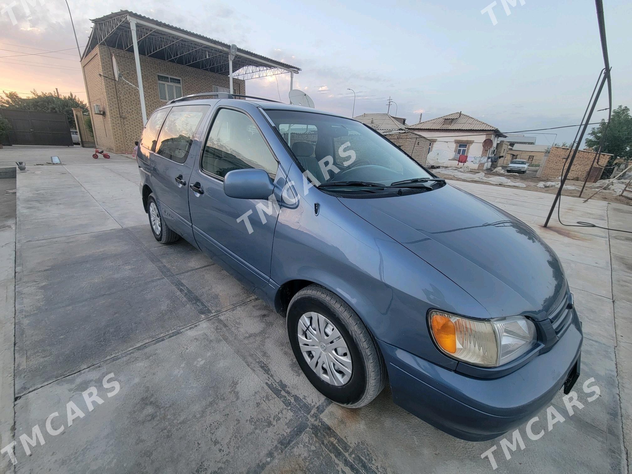 Toyota Sienna 2001 - 128 000 TMT - Mary - img 3