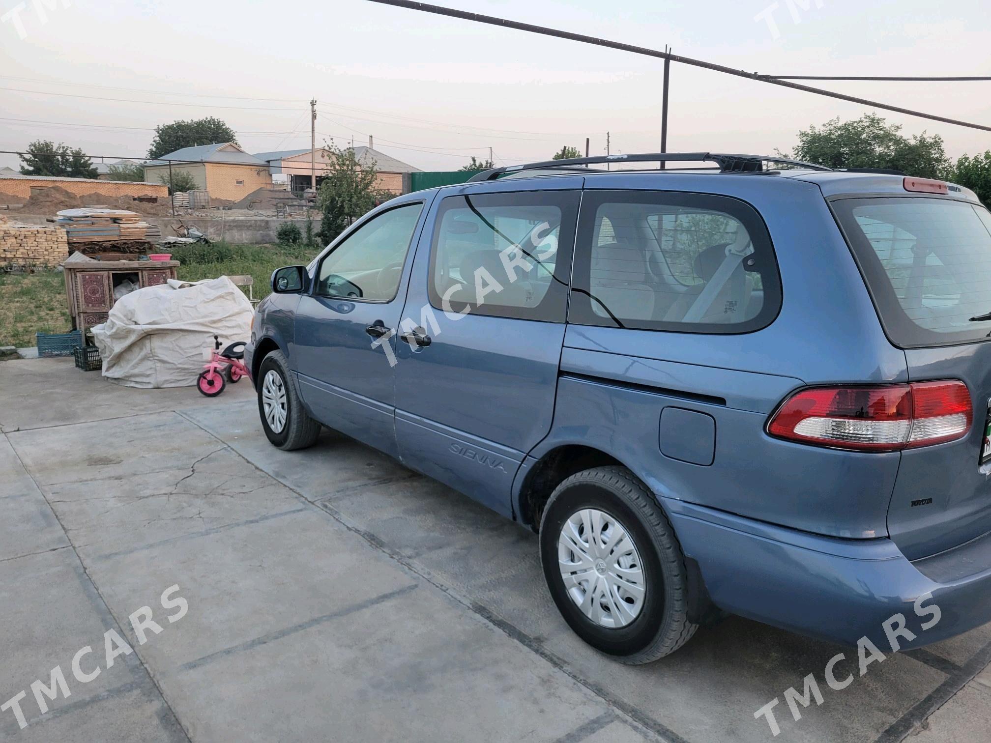Toyota Sienna 2001 - 128 000 TMT - Mary - img 2