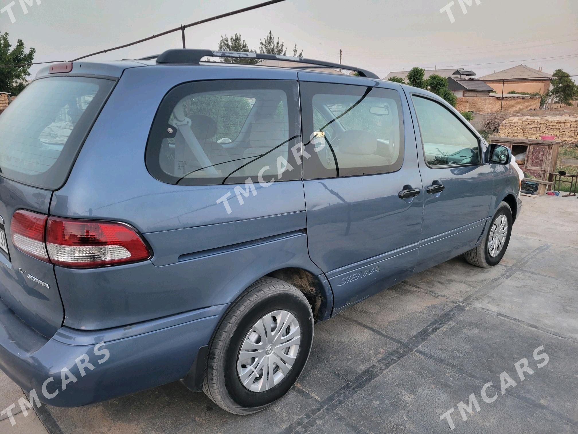 Toyota Sienna 2001 - 128 000 TMT - Mary - img 4