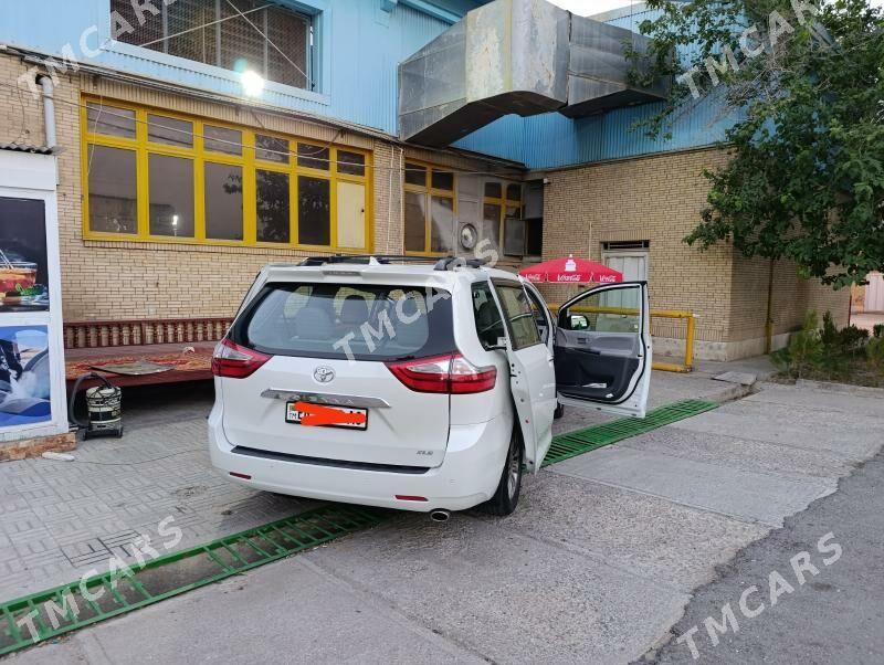 Toyota Sienna 2019 - 420 000 TMT - Aşgabat - img 4