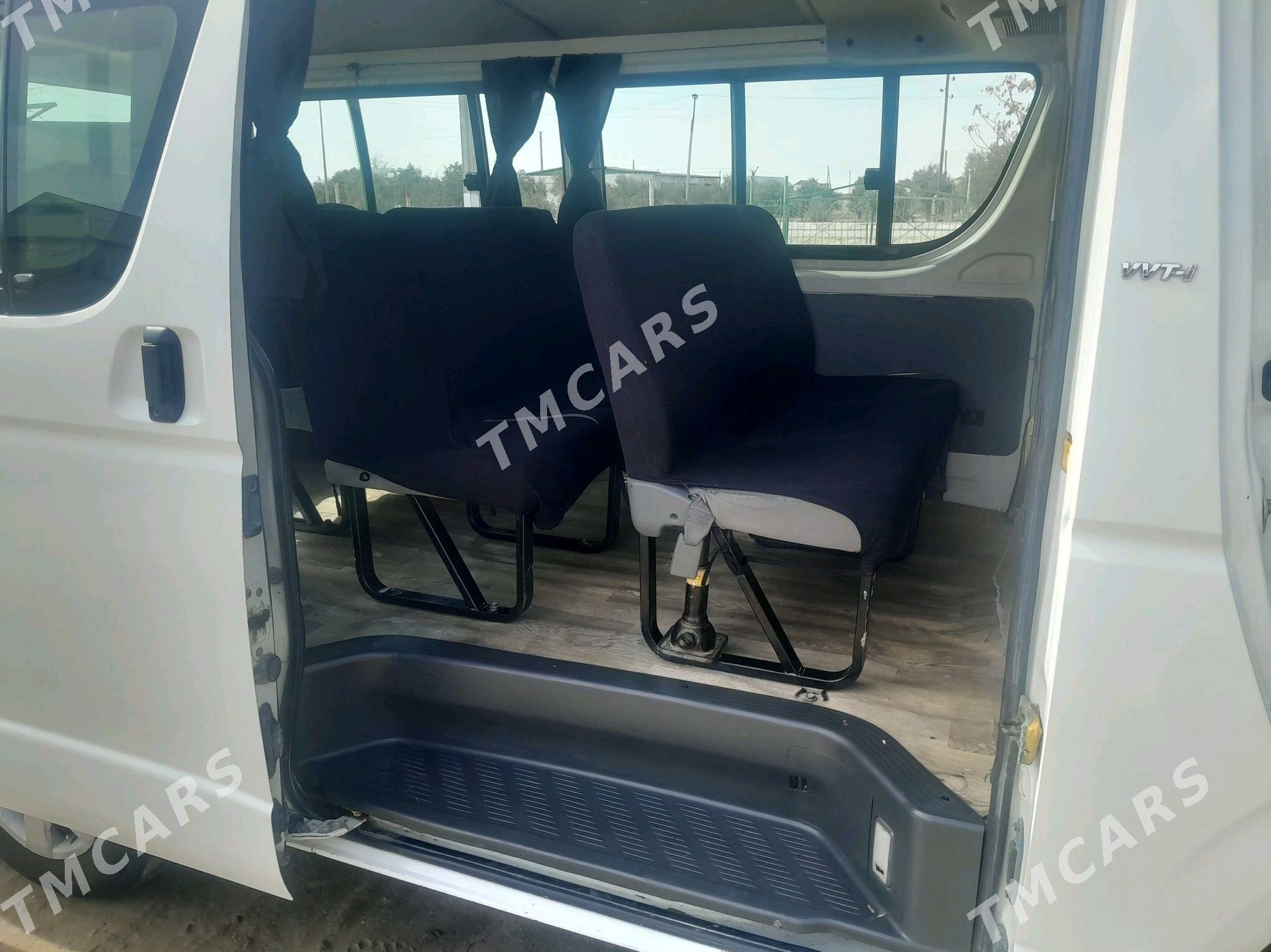 Toyota Hiace 2007 - 240 000 TMT - Этрек - img 6