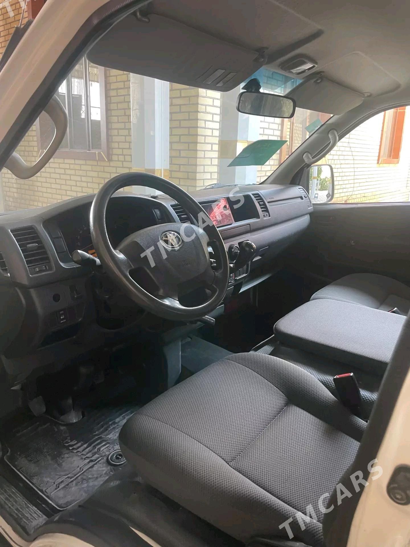Toyota Hiace 2021 - 395 000 TMT - Мары - img 2
