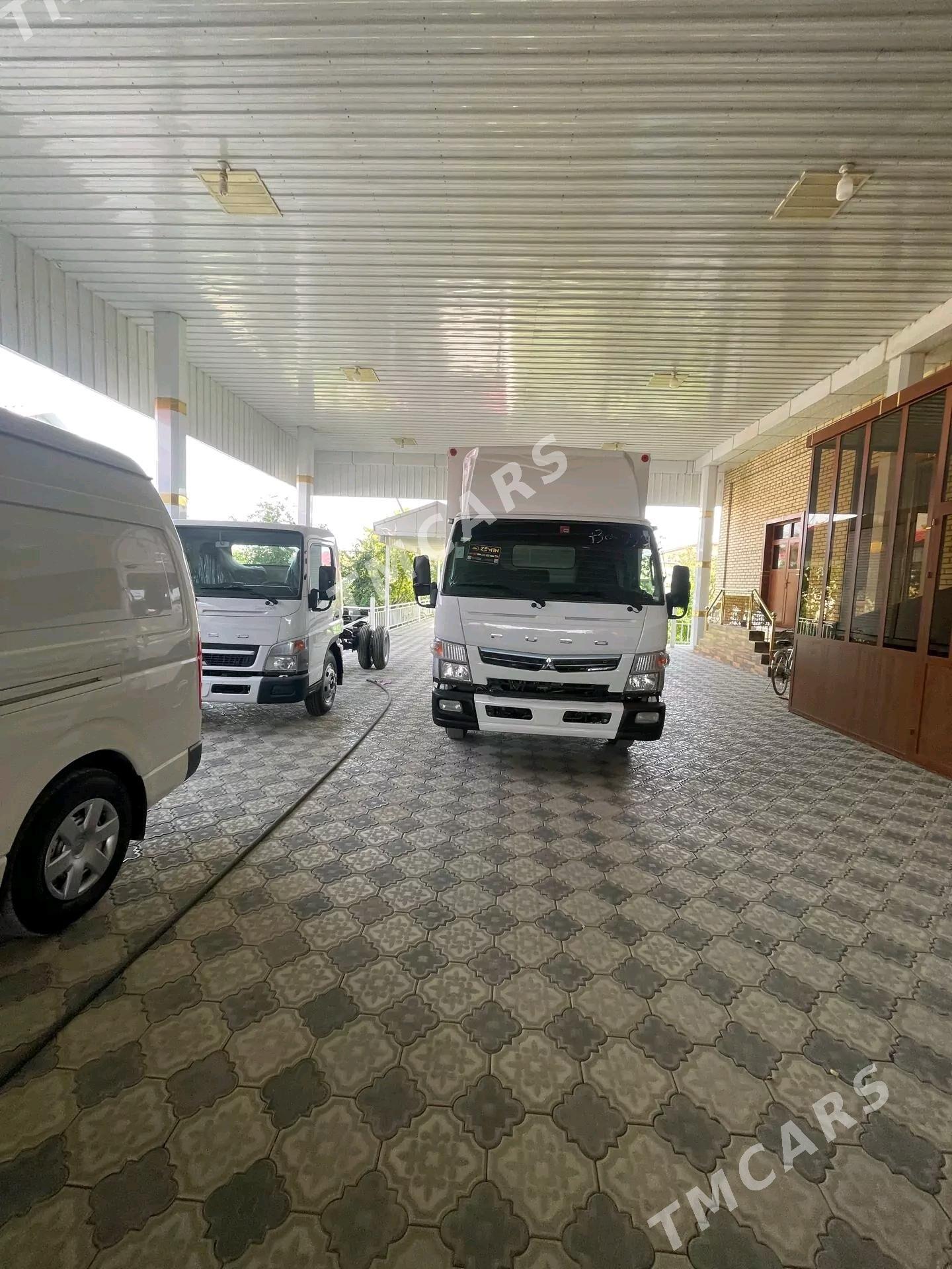 Toyota Hiace 2021 - 395 000 TMT - Мары - img 4