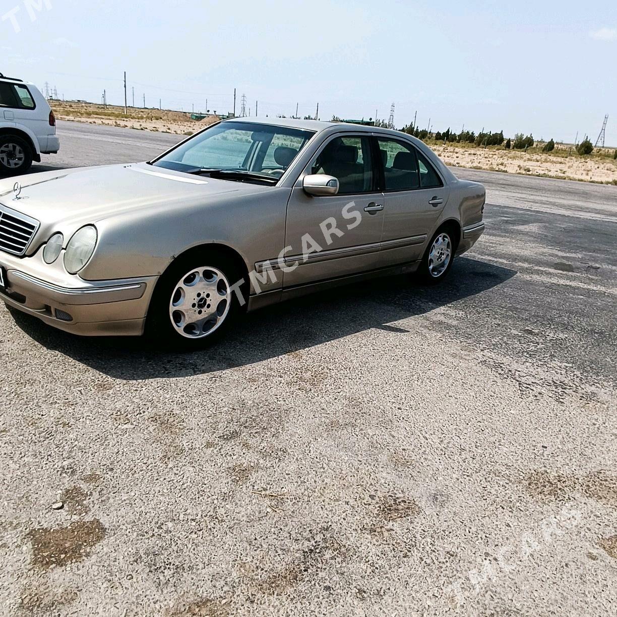 Mercedes-Benz E320 2001 - 95 000 TMT - Balkanabat - img 2