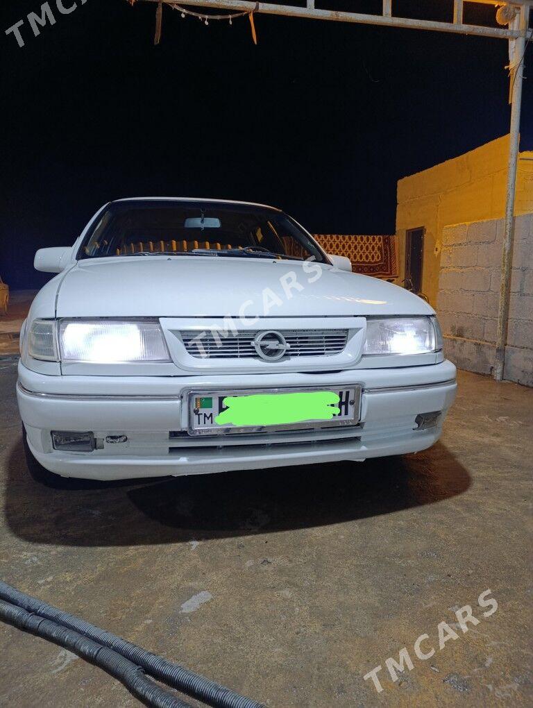 Opel Vectra 1995 - 25 000 TMT - Яшлык - img 2