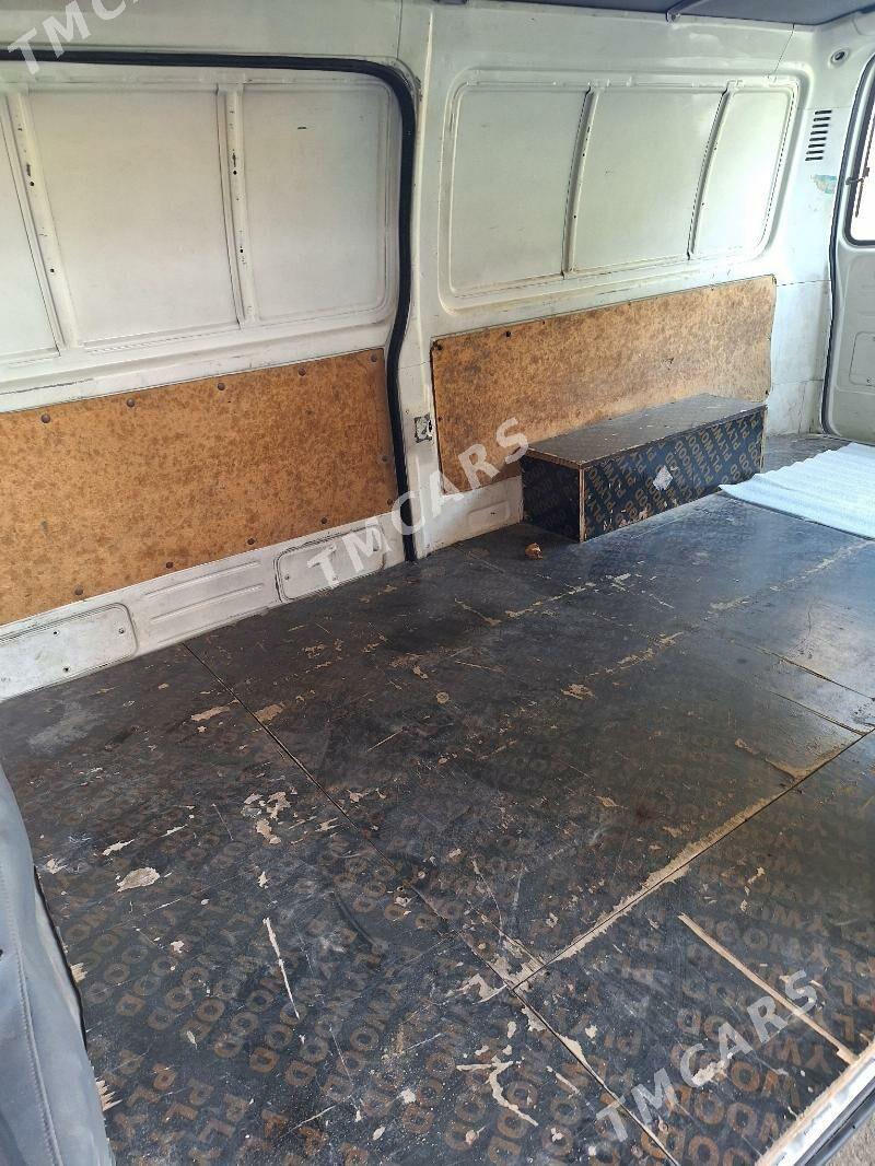 Toyota Hiace 2004 - 125 000 TMT - Büzmeýin - img 4