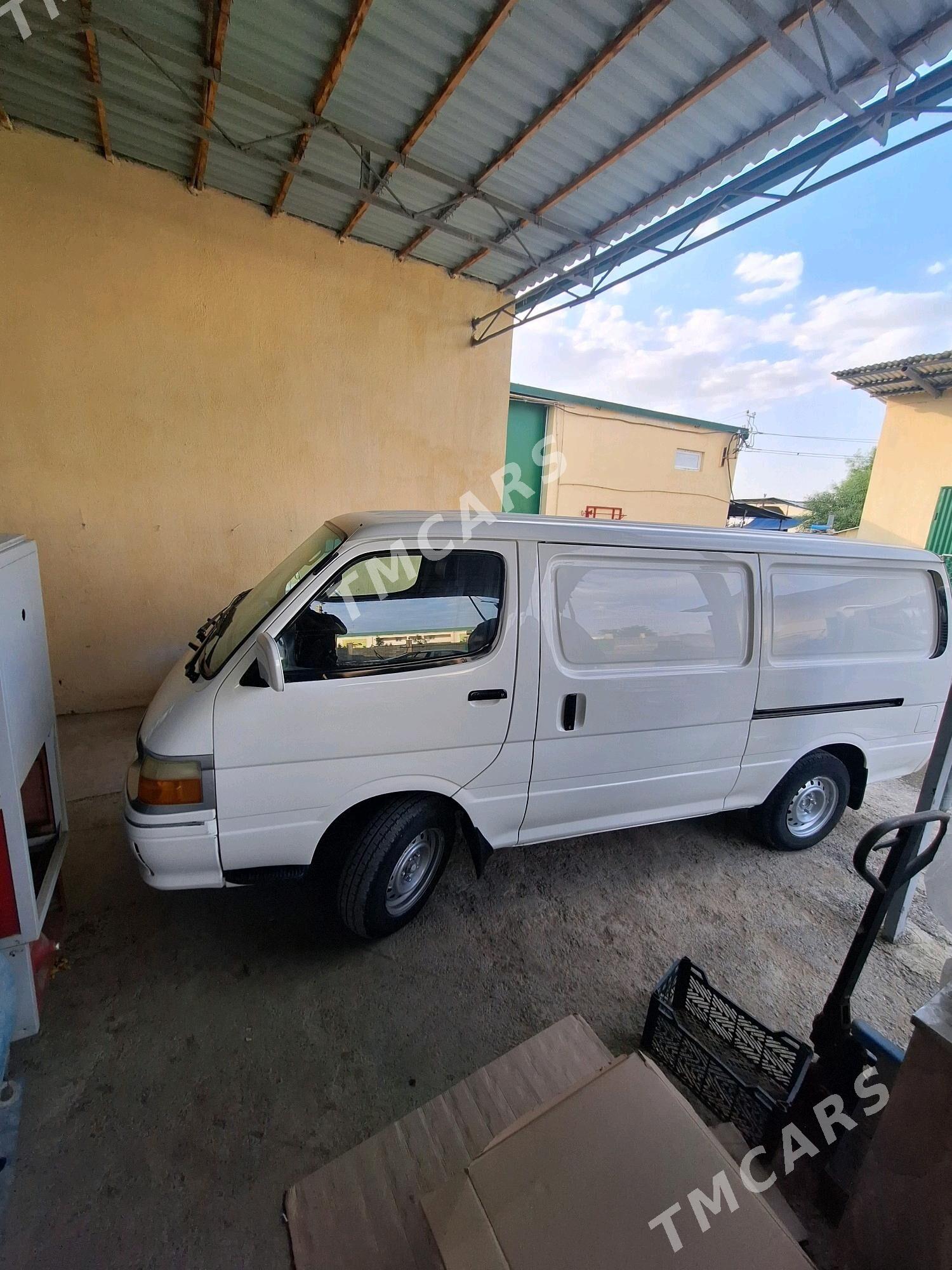 Toyota Hiace 2004 - 125 000 TMT - Büzmeýin - img 3