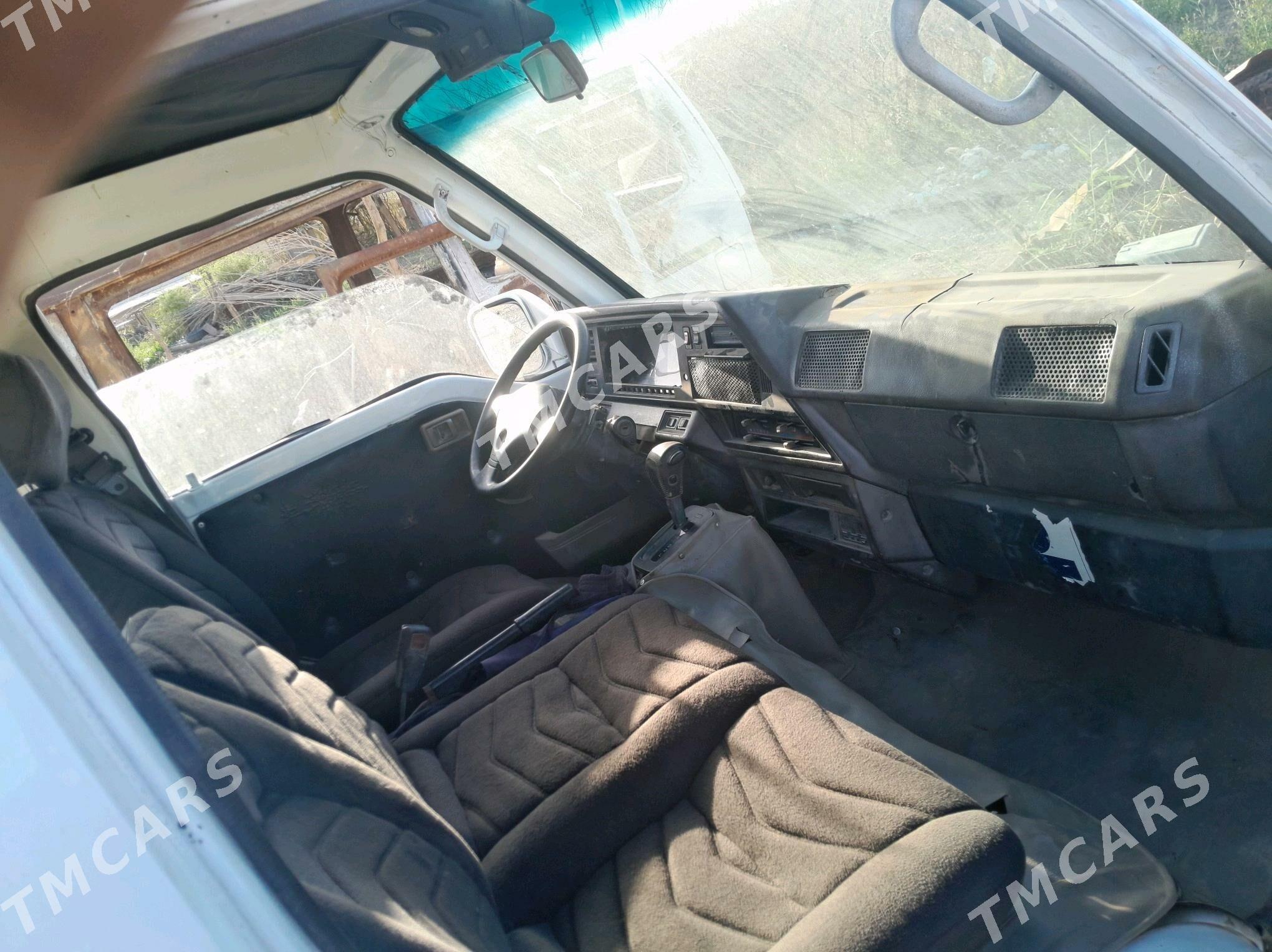 Toyota Hiace 1990 - 50 000 TMT - Теджен - img 2
