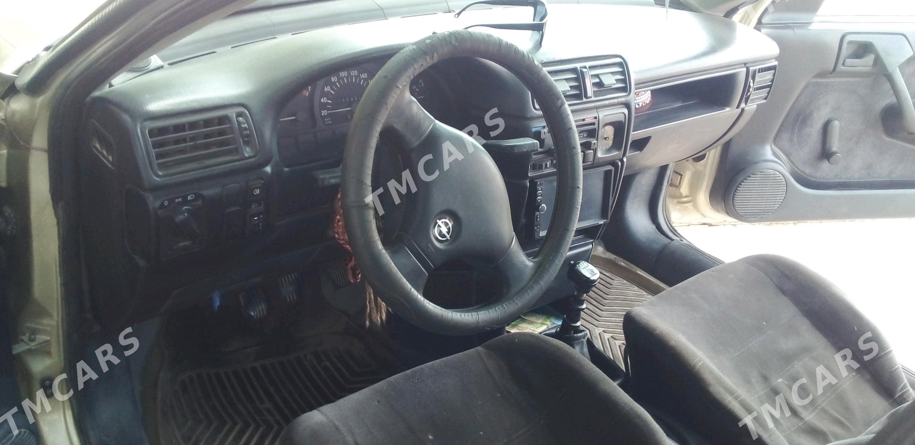 Opel Vectra 1992 - 32 000 TMT - Гурбансолтан Едже - img 4