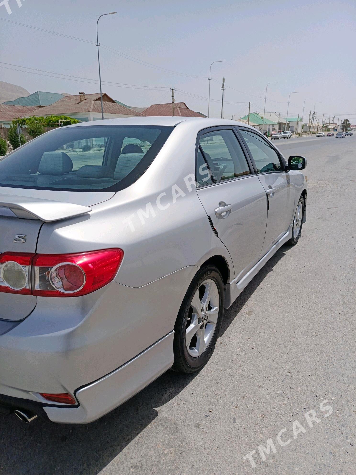 Toyota Corolla 2013 - 157 000 TMT - Balkanabat - img 3