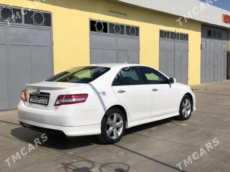 Toyota Camry 2011 - 190 000 TMT - Дашогуз - img 4