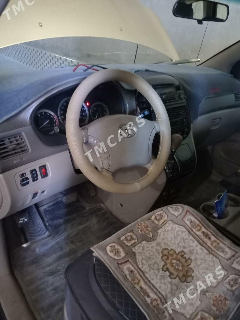 Toyota Sienna 2004 - 210 000 TMT - Türkmenabat - img 6