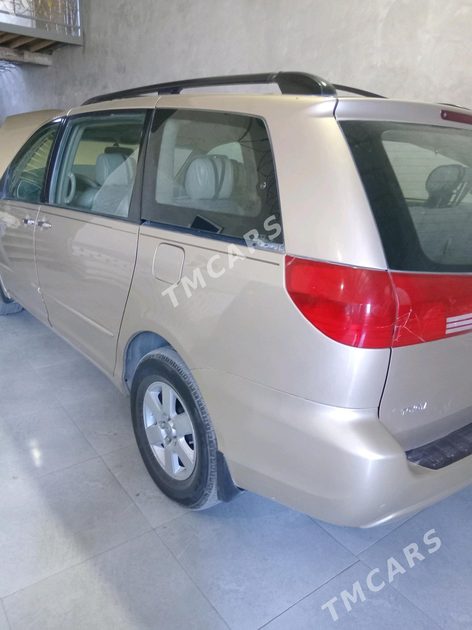 Toyota Sienna 2004 - 210 000 TMT - Türkmenabat - img 8