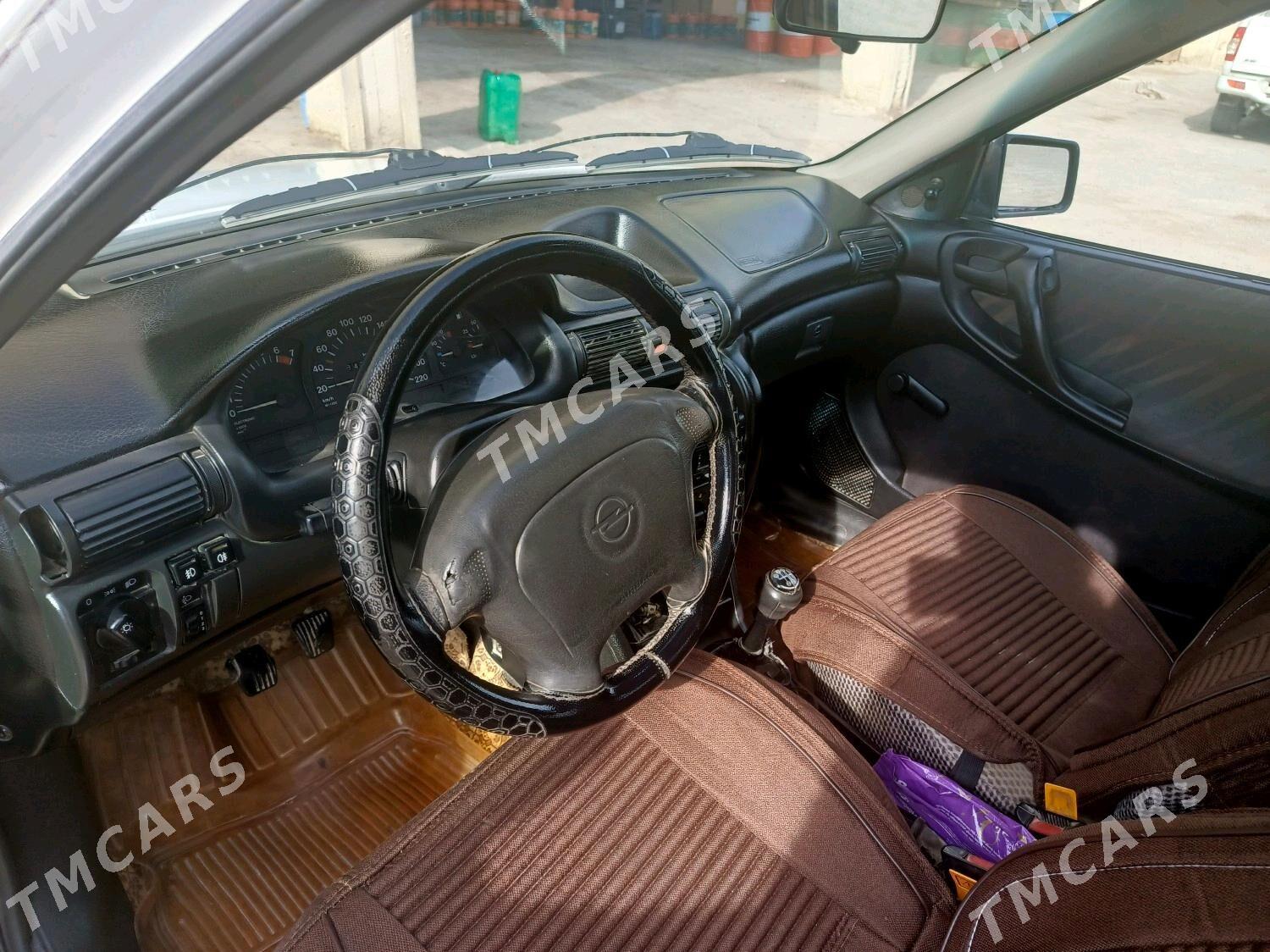 Opel Astra 1997 - 37 000 TMT - Бузмеин - img 6
