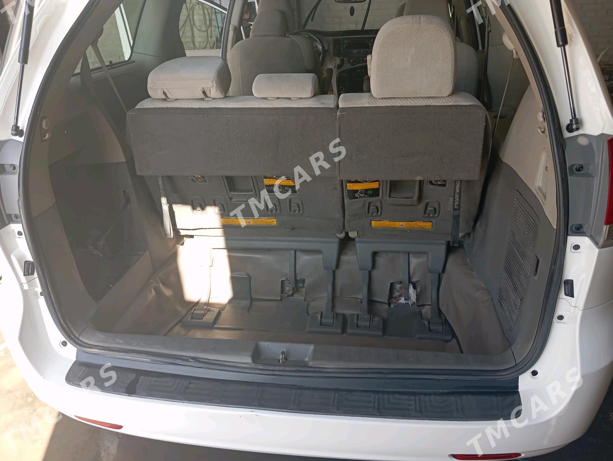 Toyota Sienna 2010 - 260 000 TMT - Дянев - img 6