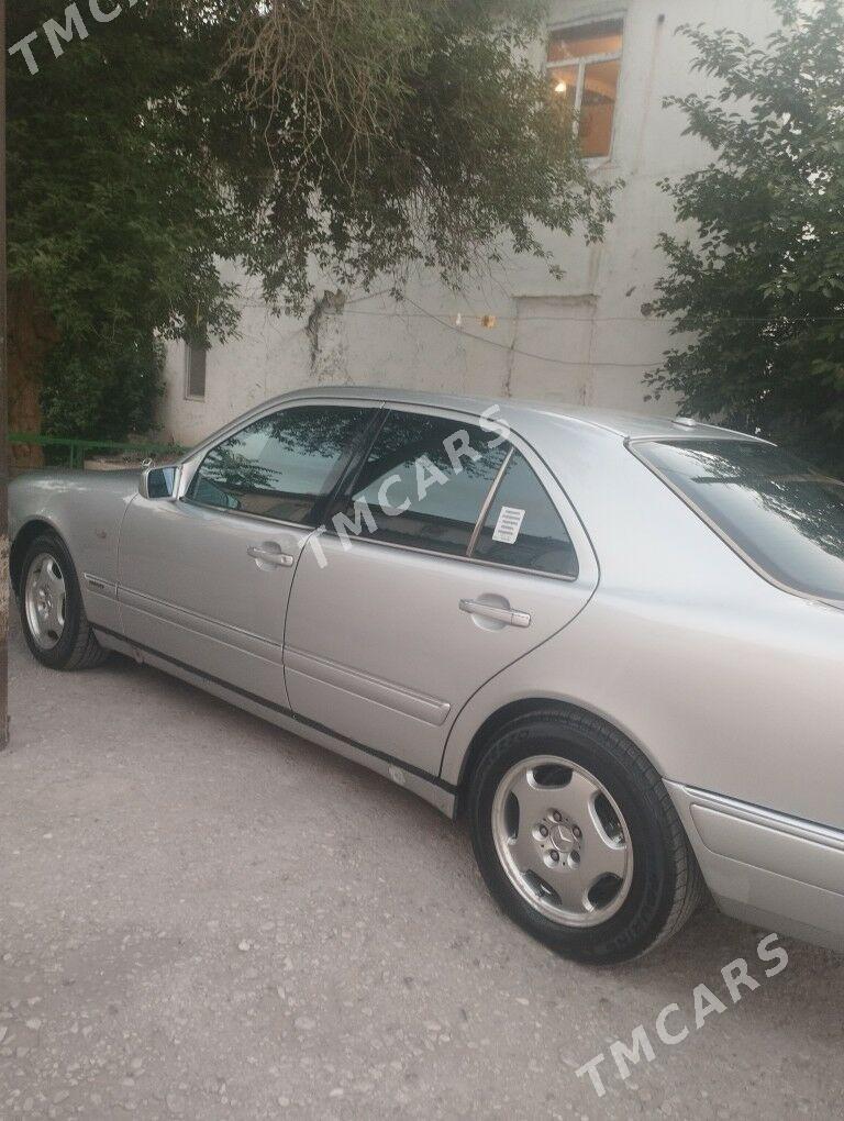 Mercedes-Benz E320 1997 - 90 000 TMT - Балканабат - img 10