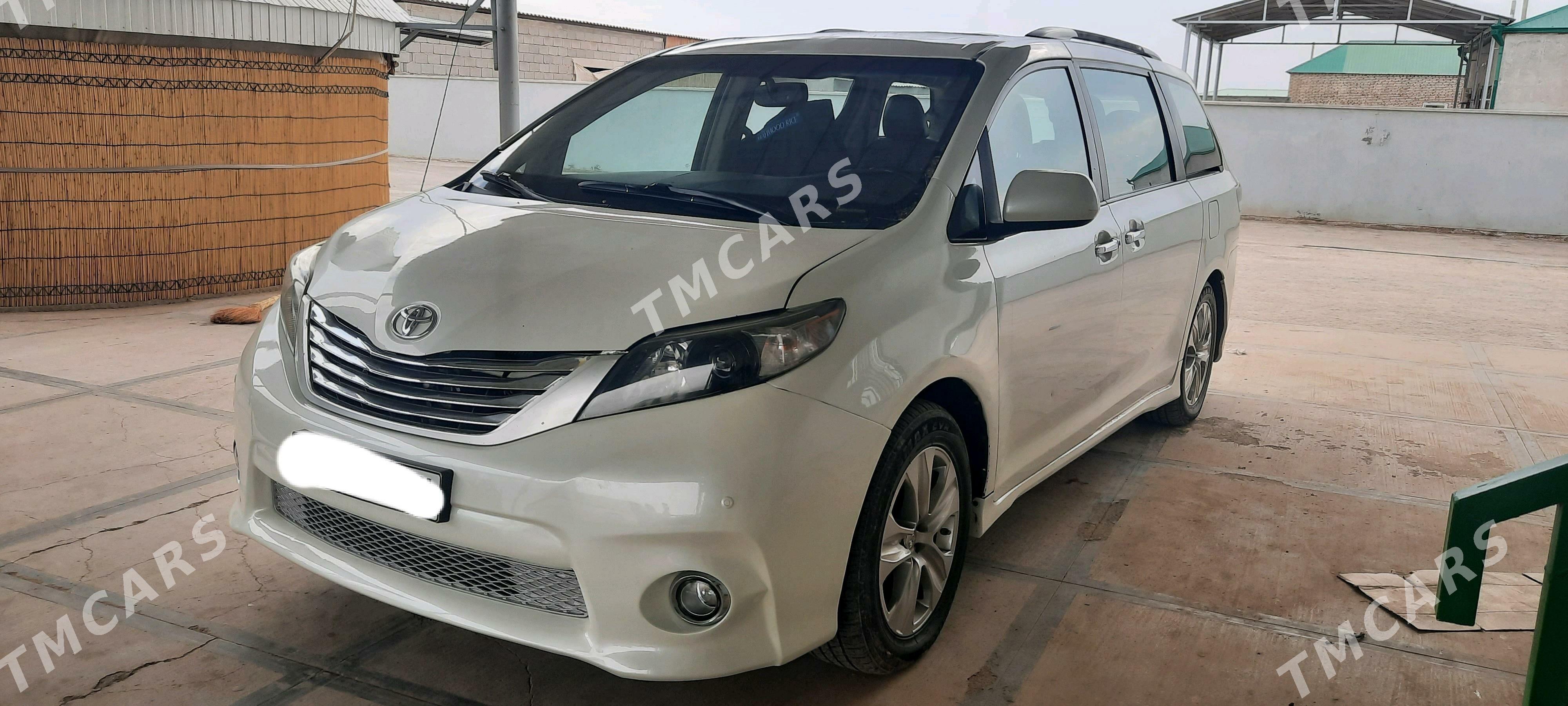 Toyota Sienna 2013 - 295 000 TMT - Бабадайхан - img 4