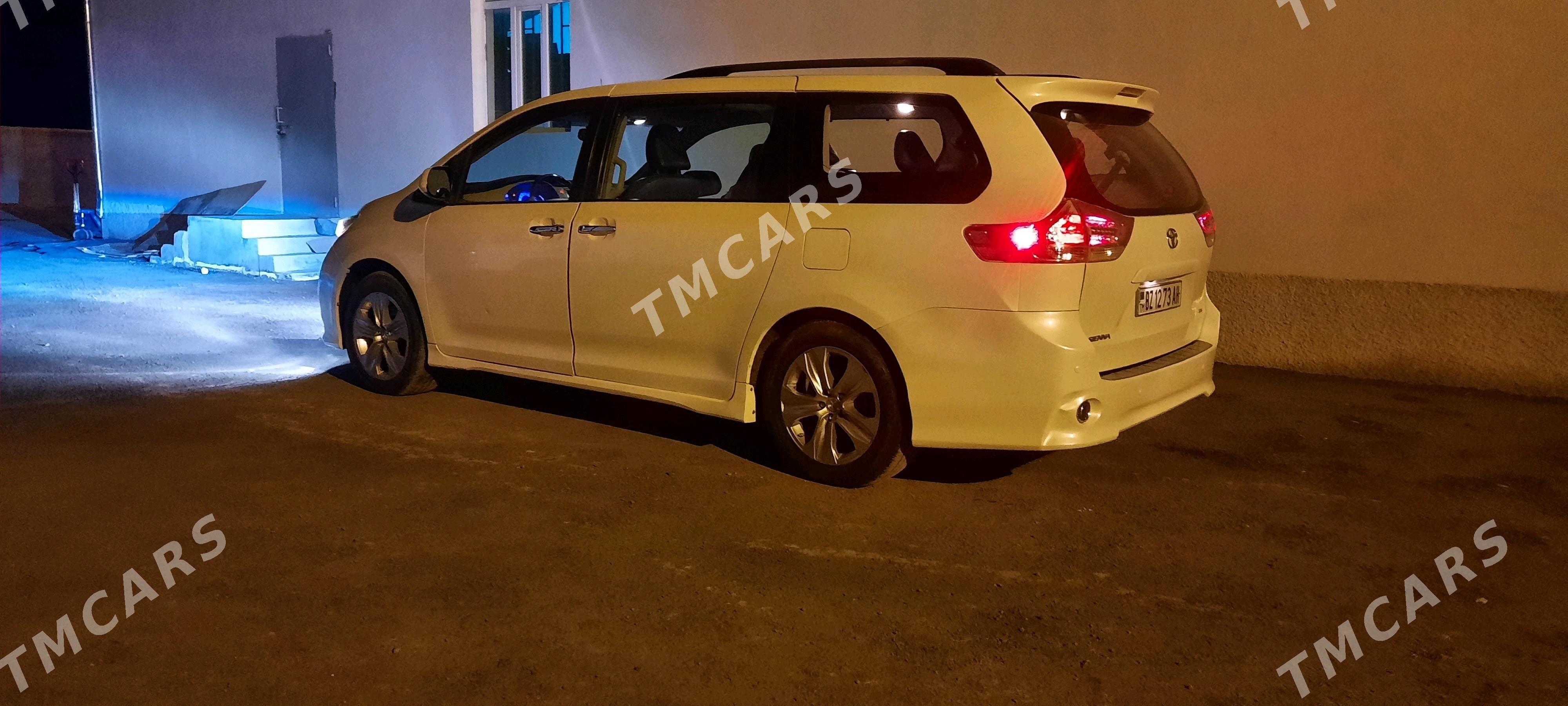 Toyota Sienna 2013 - 295 000 TMT - Бабадайхан - img 2