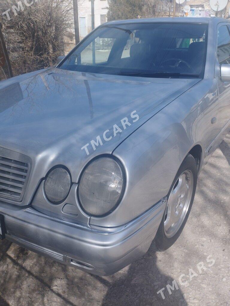 Mercedes-Benz E320 1997 - 90 000 TMT - Балканабат - img 6