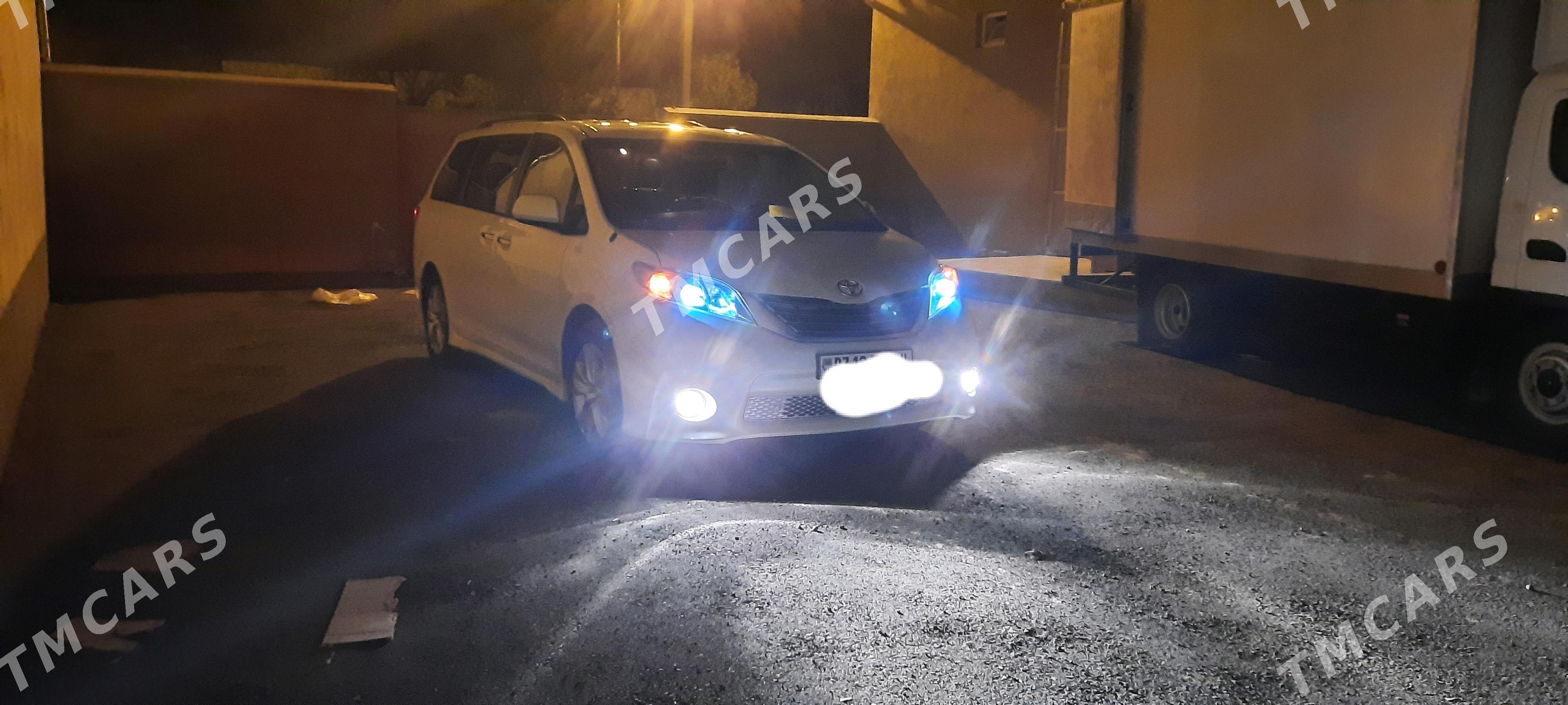 Toyota Sienna 2013 - 295 000 TMT - Бабадайхан - img 8
