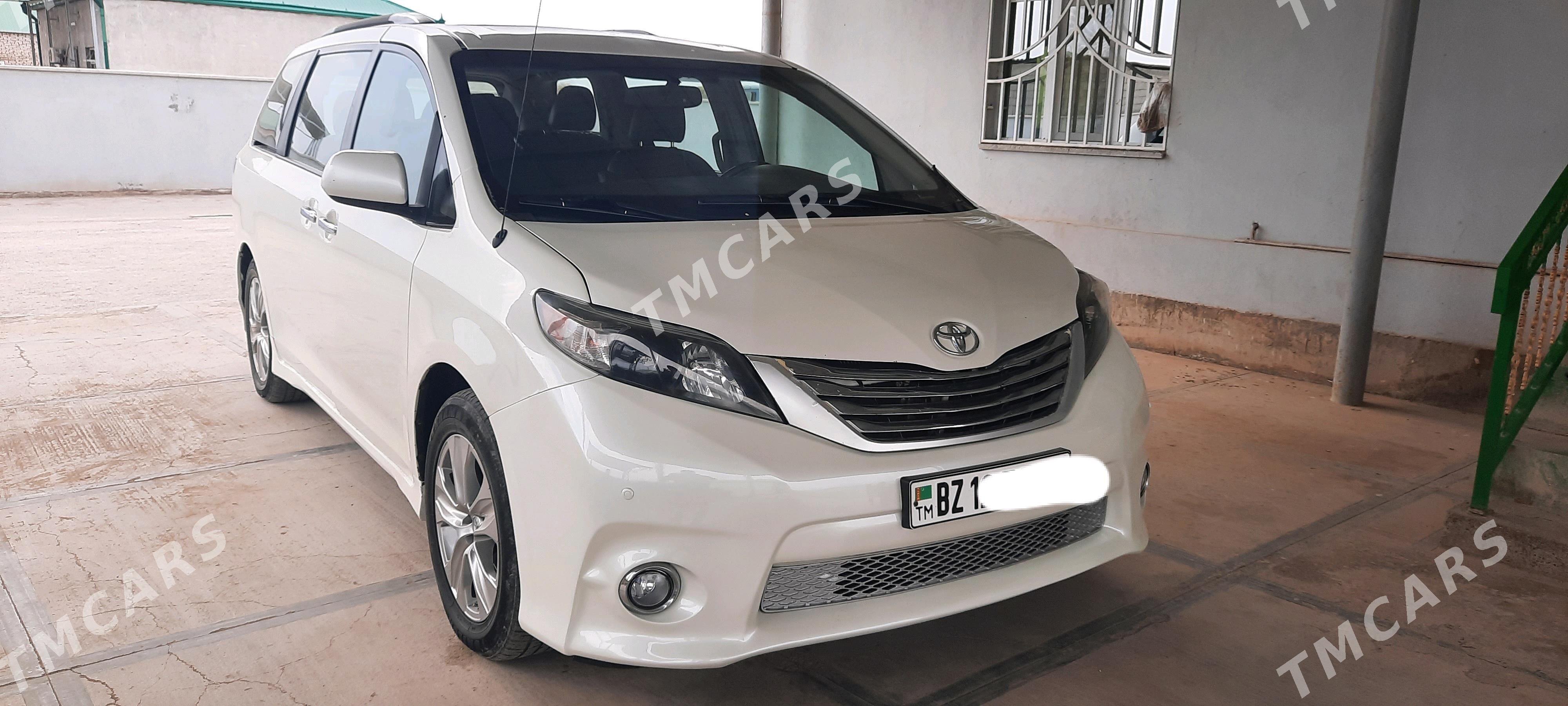 Toyota Sienna 2013 - 295 000 TMT - Бабадайхан - img 9